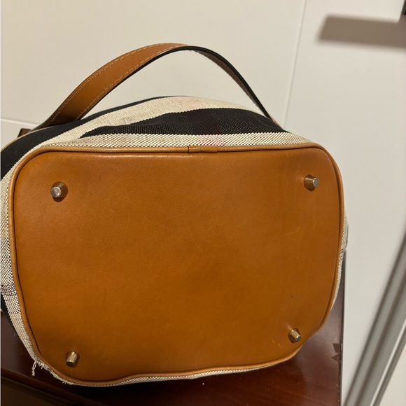 Used Burberry fabric bag with pouch. Bought in New York 6 years ago. - Picture 3 of 6
